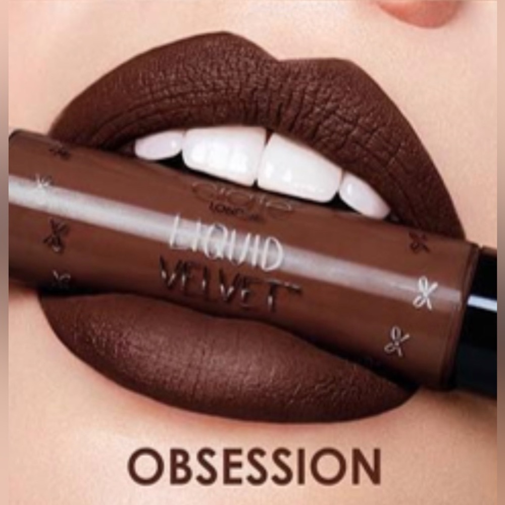 Liquid Velvet® Lipstick SHADE : OBSESSION 
Moisturising Matte Liquid Lipstick